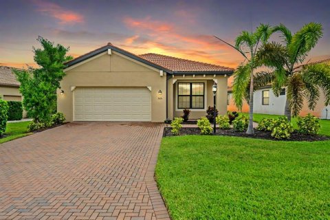 House in Bradenton, Florida 2 bedrooms, 177.26 sq.m. № 1612901 - photo 1