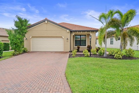 House in Bradenton, Florida 2 bedrooms, 177.26 sq.m. № 1612901 - photo 2