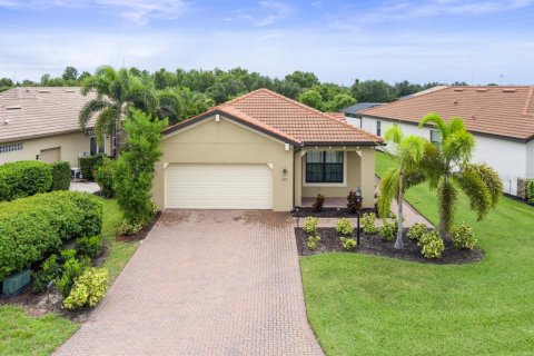 House in Bradenton, Florida 2 bedrooms, 177.26 sq.m. № 1612901 - photo 3