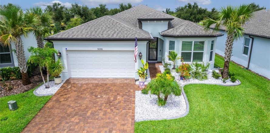 House in Land O' Lakes, Florida 3 bedrooms, 209.87 sq.m. № 1901838
