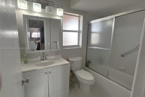 Купить кондоминиум в Санрайз, Флорида 1 спальня, 59.46м2, № 1850370 - фото 16