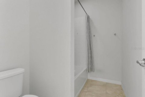 House in Winter Garden, Florida 4 bedrooms, 282.42 sq.m. № 1916297 - photo 13