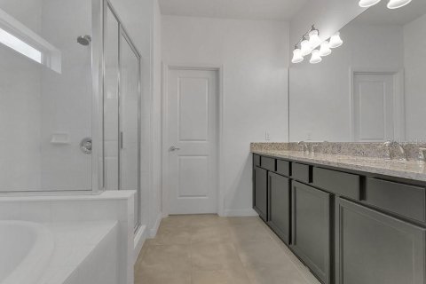 House in Winter Garden, Florida 4 bedrooms, 282.42 sq.m. № 1916297 - photo 17
