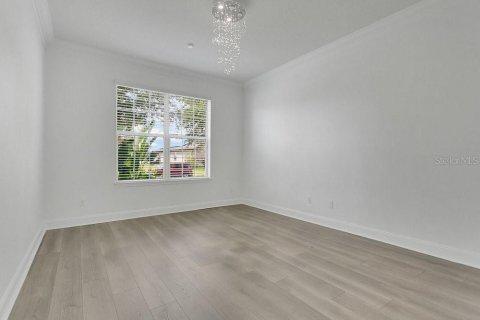 House in Winter Garden, Florida 4 bedrooms, 282.42 sq.m. № 1916297 - photo 14