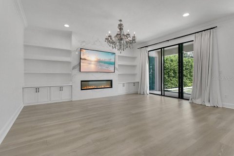 House in Winter Garden, Florida 4 bedrooms, 282.42 sq.m. № 1916297 - photo 4
