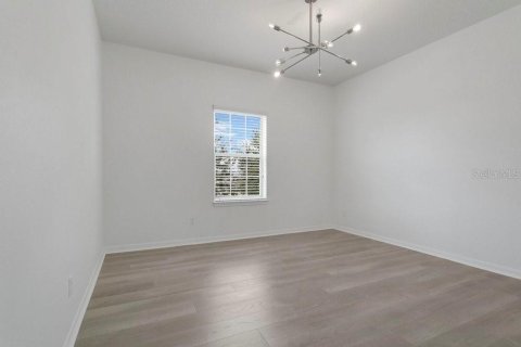 House in Winter Garden, Florida 4 bedrooms, 282.42 sq.m. № 1916297 - photo 19