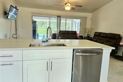 Купить виллу или дом в Лихай-Эйкерс, Флорида 3 спальни, 118.36м2, № 1972669 - фото 9