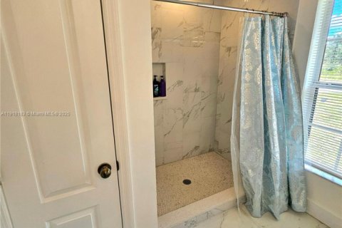 Купить виллу или дом в Лихай-Эйкерс, Флорида 3 спальни, 118.36м2, № 1972669 - фото 18