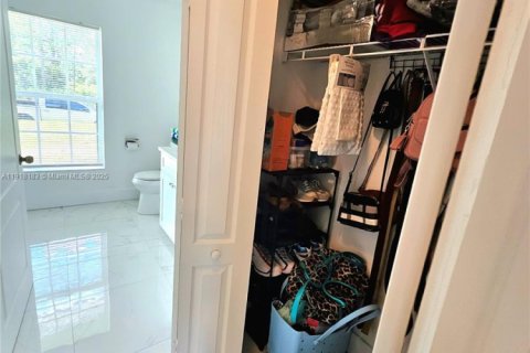 Купить виллу или дом в Лихай-Эйкерс, Флорида 3 спальни, 118.36м2, № 1972669 - фото 20