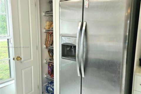 Купить виллу или дом в Лихай-Эйкерс, Флорида 3 спальни, 118.36м2, № 1972669 - фото 6