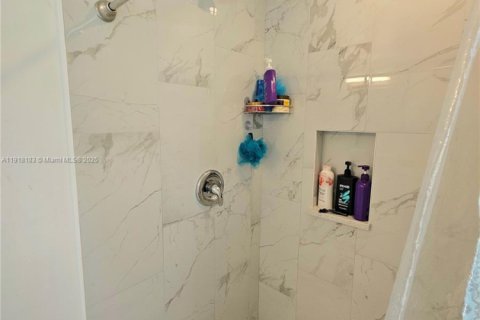 Купить виллу или дом в Лихай-Эйкерс, Флорида 3 спальни, 118.36м2, № 1972669 - фото 17