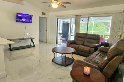 Купить виллу или дом в Лихай-Эйкерс, Флорида 3 спальни, 118.36м2, № 1972669 - фото 10