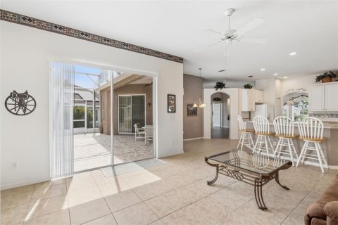 Casa en venta en Davenport, Florida, 4 dormitorios, 219.9 m2 № 2199576 - foto 13