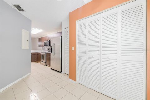 Condo in Tampa, Florida, 2 bedrooms № 2211587 - photo 11