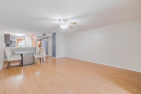 Condo in Tampa, Florida, 2 bedrooms № 2211587 - photo 22