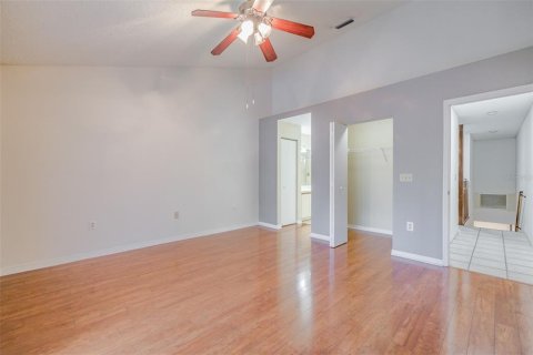Condo in Tampa, Florida, 2 bedrooms № 2211587 - photo 29
