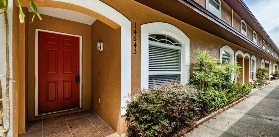 Condo in Tampa, Florida, 2 bedrooms № 2211587