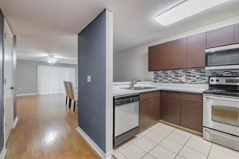 Condo in Tampa, Florida, 2 bedrooms № 2211587 - photo 7