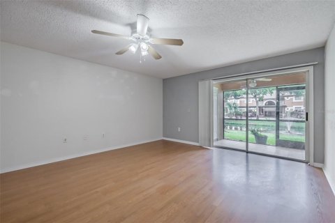 Condo in Tampa, Florida, 2 bedrooms № 2211587 - photo 19