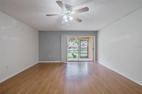 Condo in Tampa, Florida, 2 bedrooms № 2211587 - photo 18