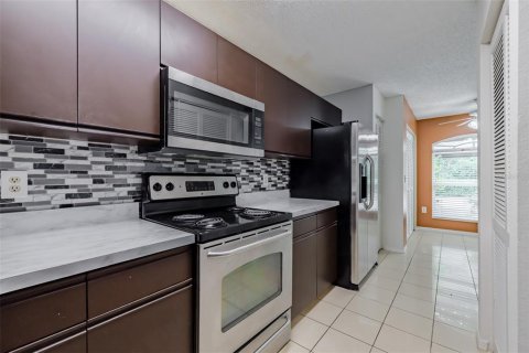 Condo in Tampa, Florida, 2 bedrooms № 2211587 - photo 9