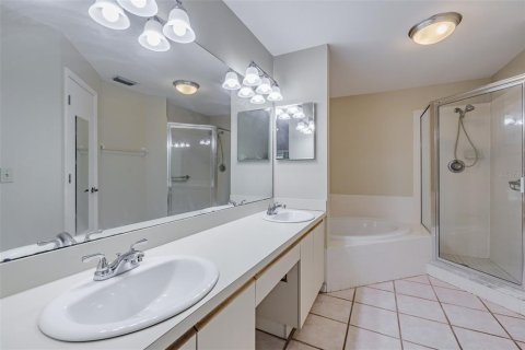 Condo in Tampa, Florida, 2 bedrooms № 2211587 - photo 30