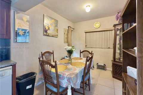 Купить виллу или дом в Холливуд, Флорида 2 спальни, 86.96м2, № 1970366 - фото 7