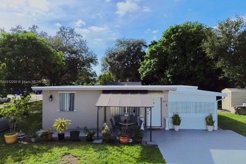 Дом в Холливуд, Флорида 2 спальни, 86.96м2 № 1970366