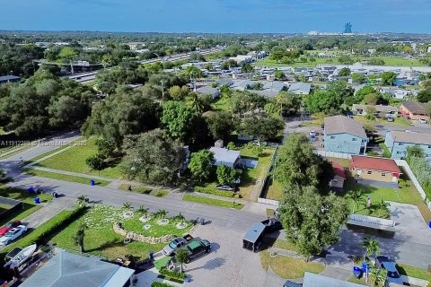 Купить виллу или дом в Холливуд, Флорида 2 спальни, 86.96м2, № 1970366 - фото 15