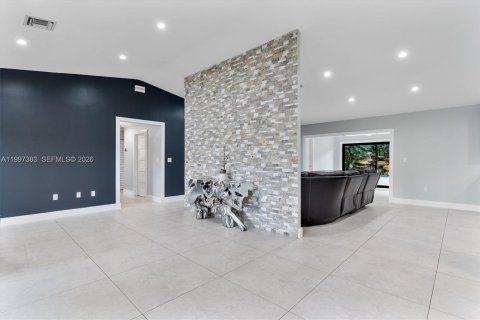 Villa ou maison à vendre à Miami, Floride: 5 chambres, 296.17 m2 № 2146444 - photo 3