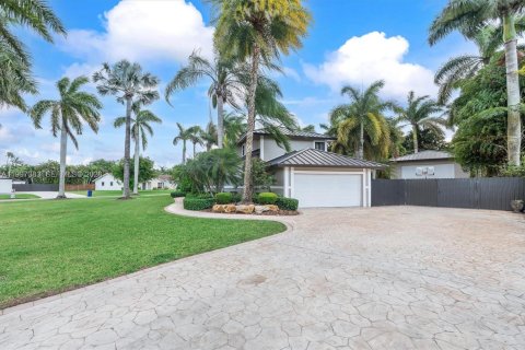 Villa ou maison à vendre à Miami, Floride: 5 chambres, 296.17 m2 № 2146444 - photo 30