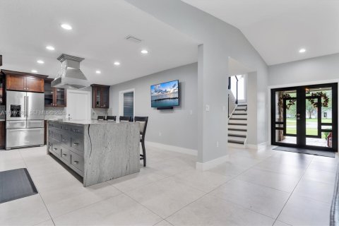 Villa ou maison à vendre à Miami, Floride: 5 chambres, 296.17 m2 № 2146444 - photo 9