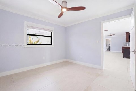 Villa ou maison à vendre à Miami, Floride: 5 chambres, 296.17 m2 № 2146444 - photo 28