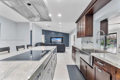 Villa ou maison à vendre à Miami, Floride: 5 chambres, 296.17 m2 № 2146444 - photo 12