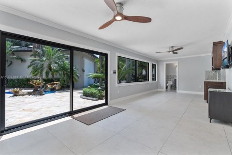 Villa ou maison à vendre à Miami, Floride: 5 chambres, 296.17 m2 № 2146444 - photo 15