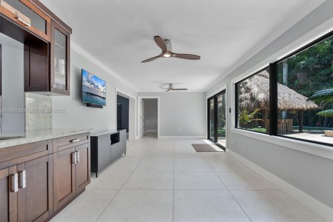Villa ou maison à vendre à Miami, Floride: 5 chambres, 296.17 m2 № 2146444 - photo 16
