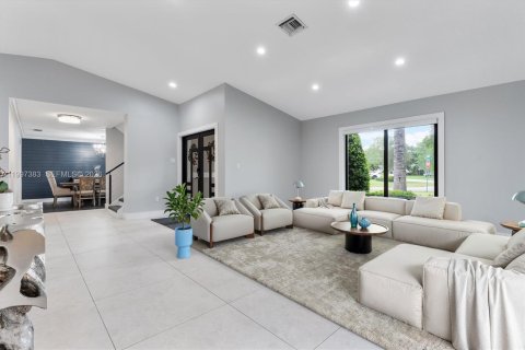 Villa ou maison à vendre à Miami, Floride: 5 chambres, 296.17 m2 № 2146444 - photo 4