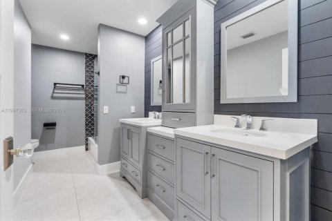 Villa ou maison à vendre à Miami, Floride: 5 chambres, 296.17 m2 № 2146444 - photo 22