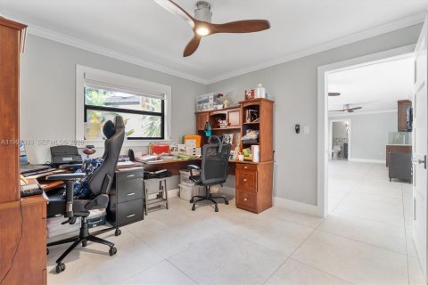 Villa ou maison à vendre à Miami, Floride: 5 chambres, 296.17 m2 № 2146444 - photo 17