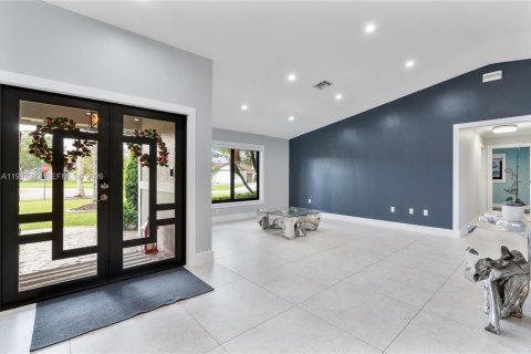 Villa ou maison à vendre à Miami, Floride: 5 chambres, 296.17 m2 № 2146444 - photo 5
