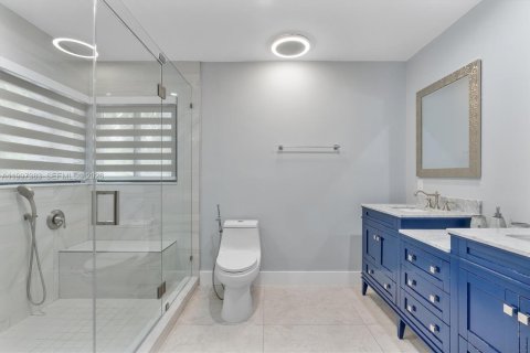 Villa ou maison à vendre à Miami, Floride: 5 chambres, 296.17 m2 № 2146444 - photo 24