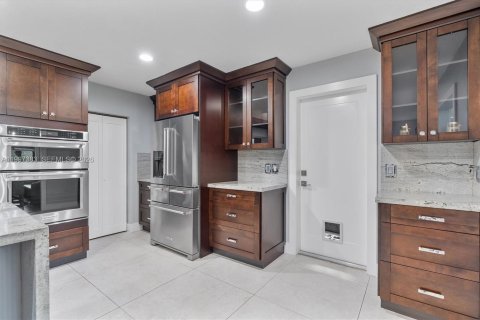 Villa ou maison à vendre à Miami, Floride: 5 chambres, 296.17 m2 № 2146444 - photo 13