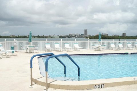 Condominio en venta en Clearwater, Florida, 2 dormitorios, 83.61 m2 № 2107151 - foto 16