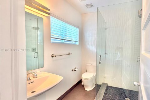 House in Miami, Florida 3 bedrooms, 249.54 sq.m. № 2000887 - photo 19