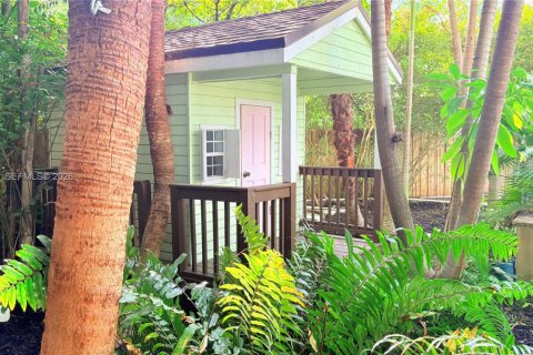 House in Miami, Florida 3 bedrooms, 249.54 sq.m. № 2000887 - photo 25