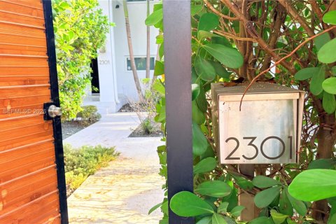 House in Miami, Florida 3 bedrooms, 249.54 sq.m. № 2000887 - photo 22