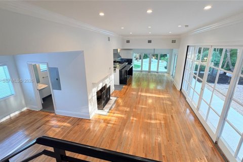 House in Miami, Florida 3 bedrooms, 249.54 sq.m. № 2000887 - photo 4