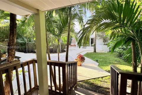 House in Miami, Florida 3 bedrooms, 249.54 sq.m. № 2000887 - photo 26