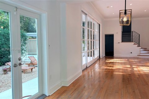House in Miami, Florida 3 bedrooms, 249.54 sq.m. № 2000887 - photo 9