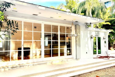 House in Miami, Florida 3 bedrooms, 249.54 sq.m. № 2000887 - photo 7